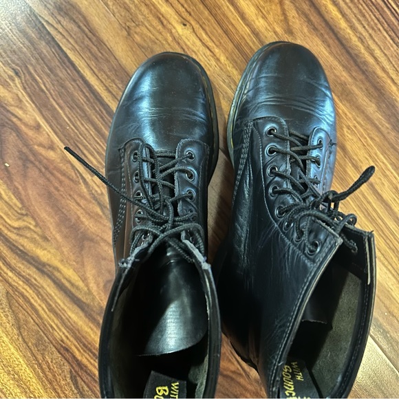 Dr. Martins Original boots Made in England 9m - Picture 7 of 8